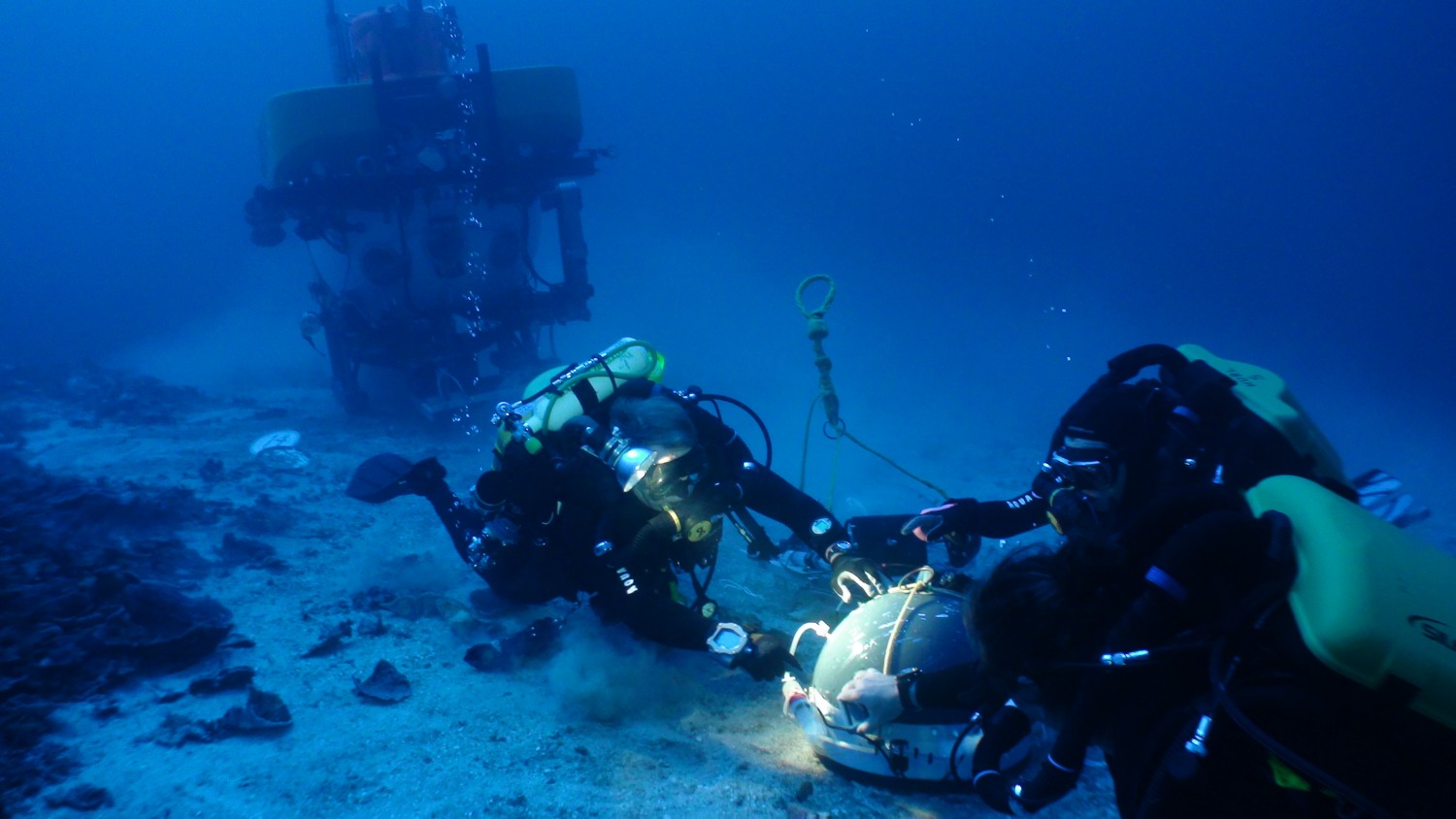 Divers sealing chamber witih Pisces IV in background