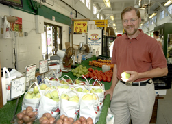 Mike Hamm, Michigan produce stand, tomatos, raspberries, blueberries, cherries